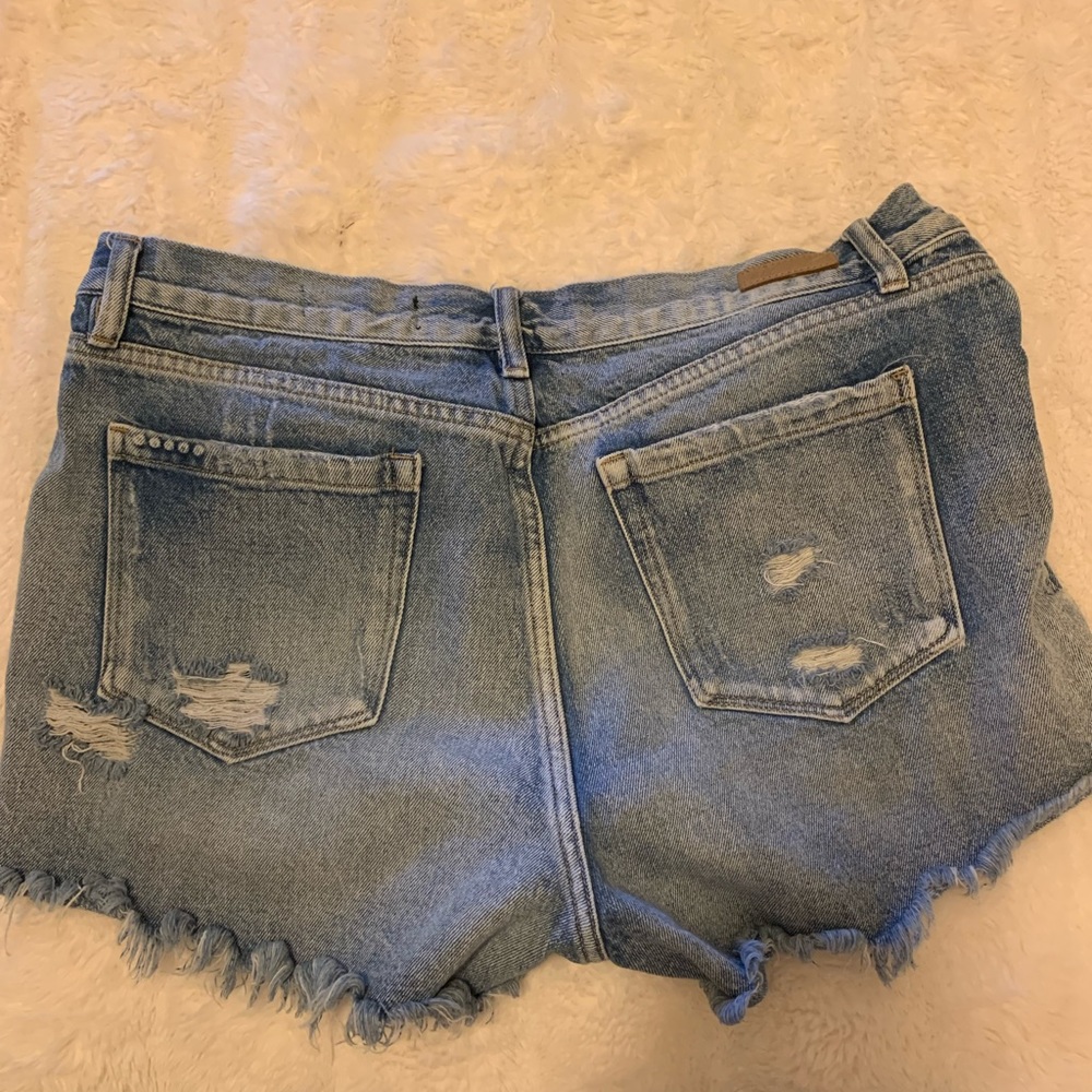 Size 32! Cute shorties!